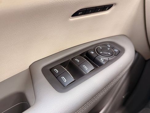 Used 2025 Cadillac XT6 Premium Luxury w/ Technology Package FWD image 23
