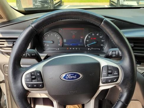 Used 2022 Ford Explorer Limited w/ Equipment Group 301A image 28