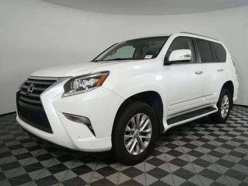 Used 2017 Lexus GX 460 Premium w/ Premium Package image 7