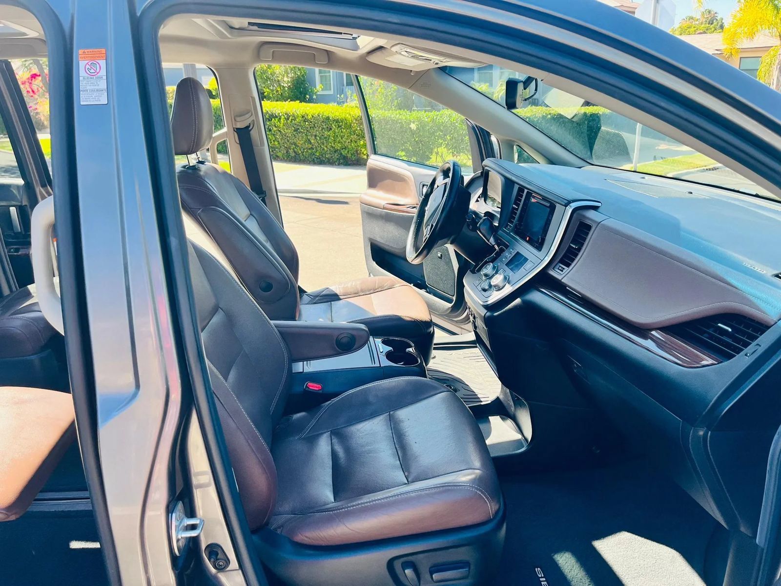 Used 2017 Toyota Sienna Limited FWD image 26