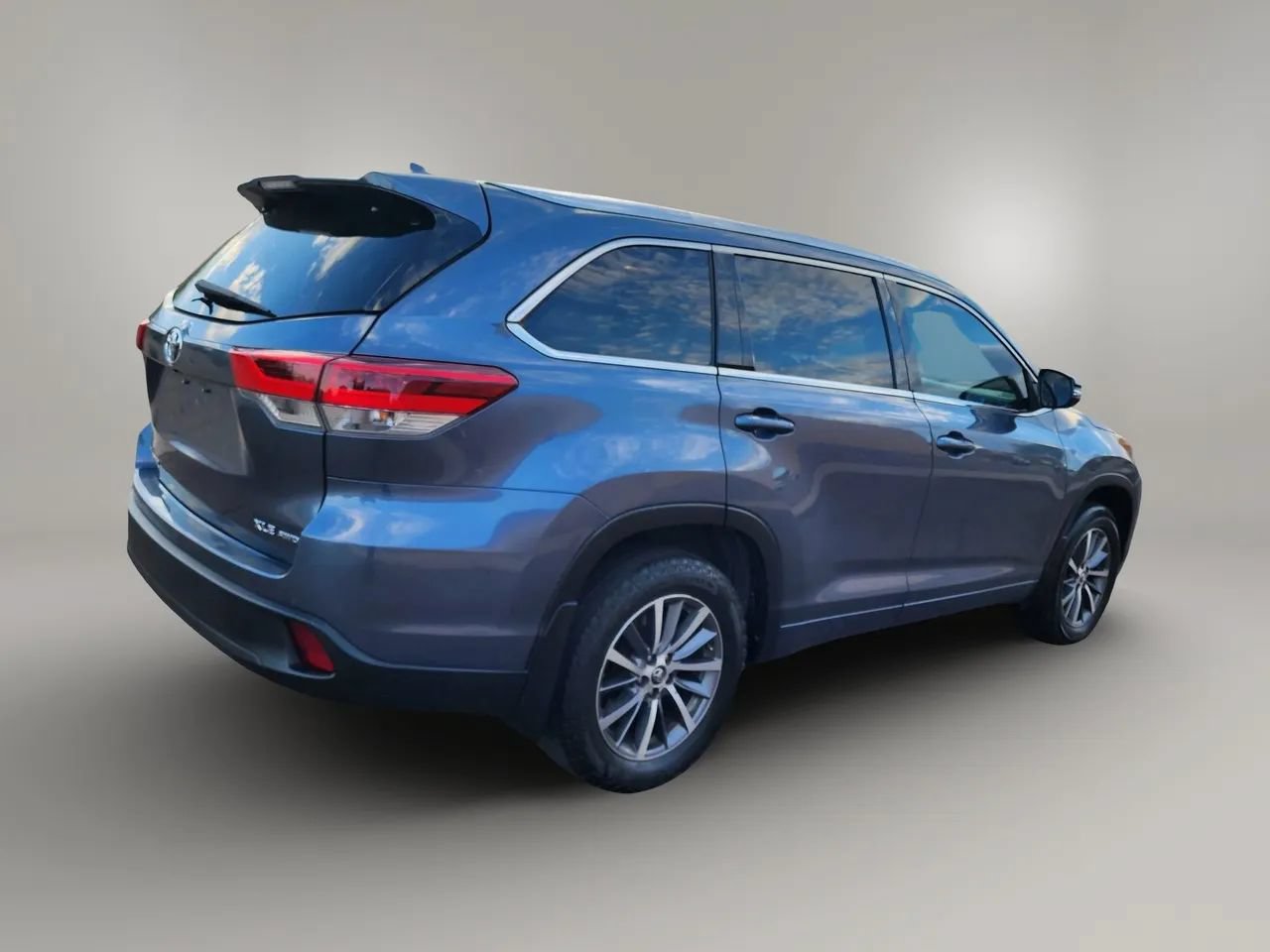 Used 2018 Toyota Highlander XLE AWD/4WD image 7