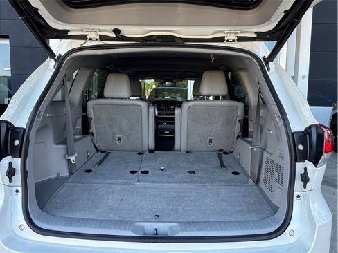 Used 2019 Toyota Highlander XLE image 26