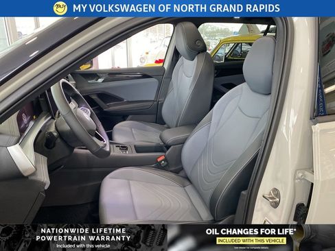 New 2026 Volkswagen Tiguan SE R-Line image 6