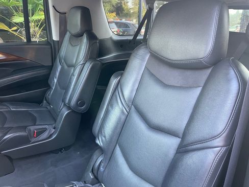 Used 2017 Cadillac Escalade ESV Premium Luxury image 18