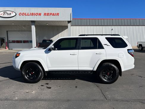 Used 2023 Toyota 4Runner TRD Off-Road Premium image 2