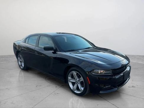 Used 2017 Dodge Charger R/T image 9
