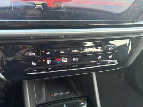 Used 2023 Chevrolet Bolt EUV LT w/ Comfort Package FWD image 13