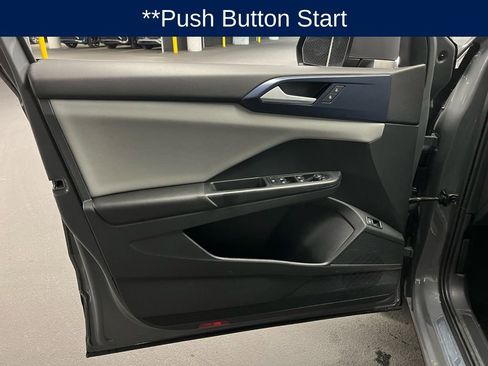 Used 2023 Volkswagen Taos SE w/ Panoramic Sunroof Package image 17