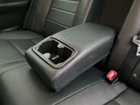 Used 2017 Toyota Camry XLE image 29