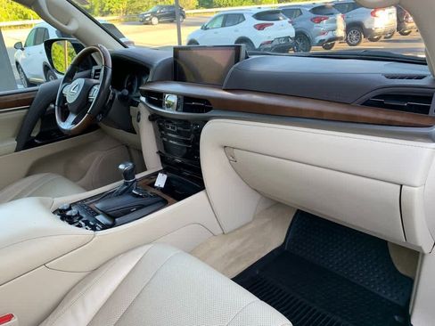 Used 2021 Lexus LX 570 4WD w/ Luxury Package image 21