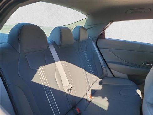 Used 2023 Hyundai Elantra SEL w/ Convenience Package image 15