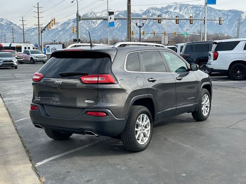 Used 2017 Jeep Cherokee Latitude w/ Comfort/Convenience Group image 4