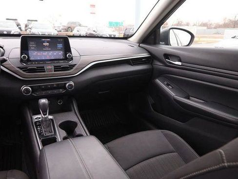 Used 2025 Nissan Altima 2.5 SV FWD image 23