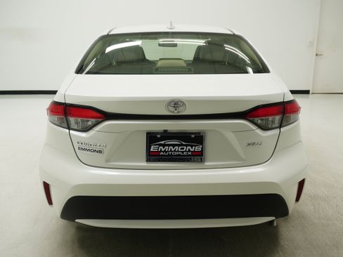 Used 2020 Toyota Corolla XLE FWD image 5