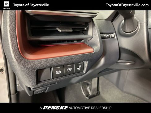 Used 2024 Toyota Prius Prime XSE Premium image 29