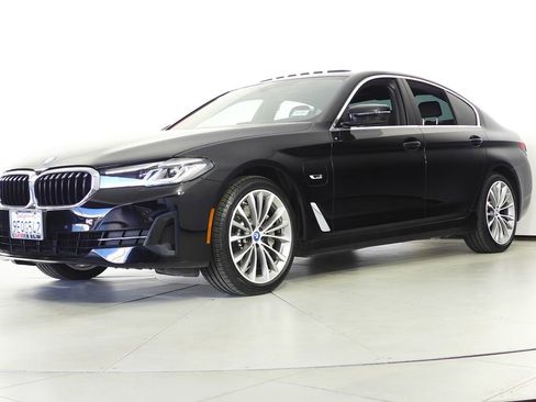 Used 2023 BMW 530e w/ Premium Package image 2