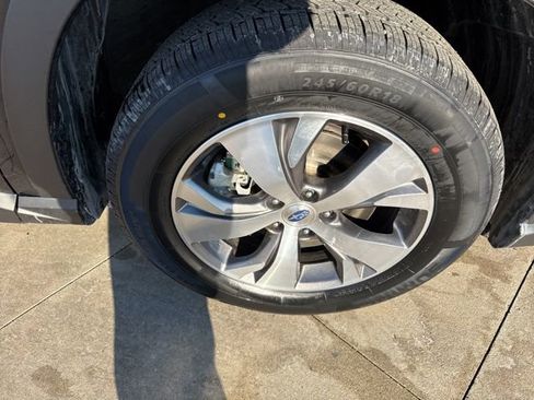 Used 2022 Subaru Ascent Premium w/ Convenience Package image 11