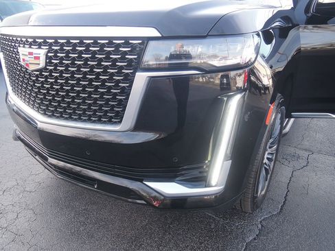 Used 2022 Cadillac Escalade Premium Luxury image 47