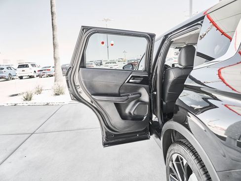 Used 2022 Mitsubishi Outlander SE FWD image 13