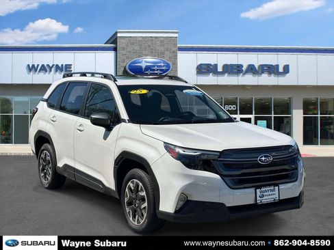 Certified 2025 Subaru Forester Premium AWD/4WD image 1