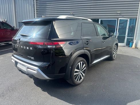 Used 2025 Nissan Pathfinder Platinum AWD/4WD image 2