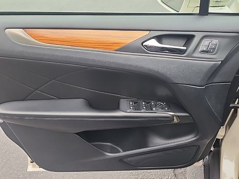 Used 2018 Lincoln MKC Reserve AWD/4WD image 10