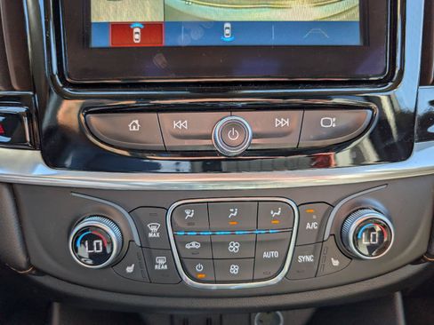 Used 2018 Chevrolet Traverse LT AWD/4WD image 18
