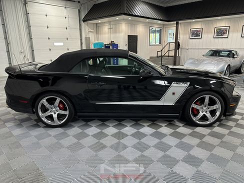 Used 2010 Ford Mustang GT image 12