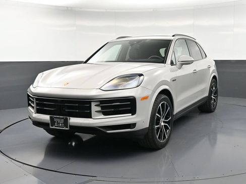 Certified 2026 Porsche Cayenne E-Hybrid AWD/4WD image 6