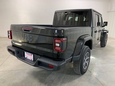 Used 2024 Jeep Gladiator Sport image 9