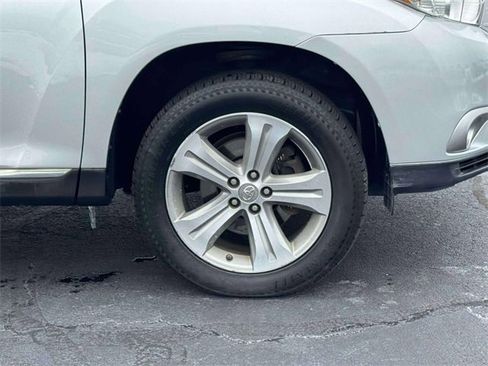 Used 2013 Toyota Highlander Limited image 7