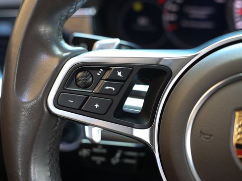 Used 2018 Porsche Panamera 4 AWD/4WD image 32