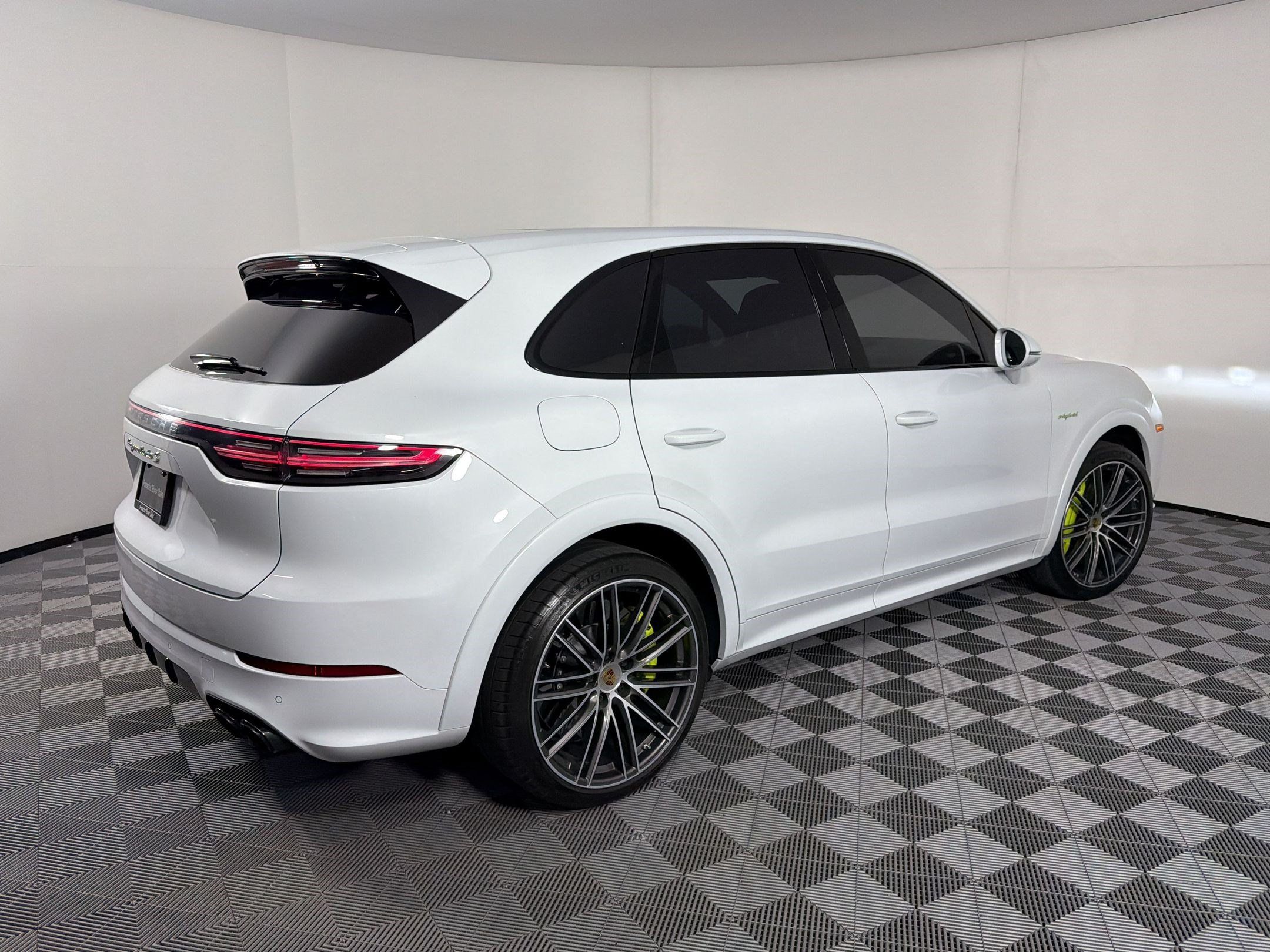 Certified 2022 Porsche Cayenne Turbo S AWD/4WD image 9