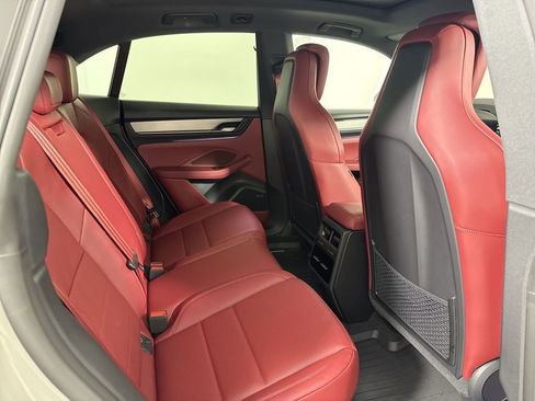 New 2026 Porsche Macan 4 Electric image 26