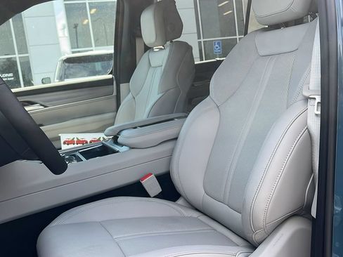 New 2026 Jeep Grand Wagoneer L Limited w/ Premium Group II AWD/4WD image 10
