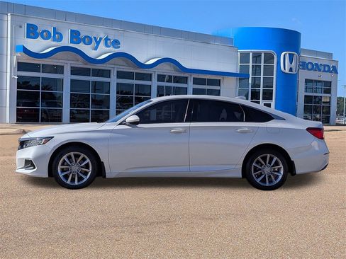 Certified 2022 Honda Accord LX image 6