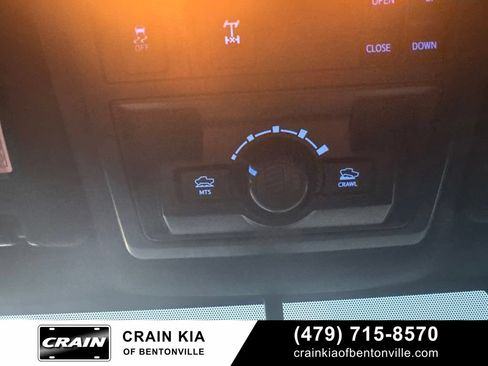 Used 2017 Toyota Tacoma TRD Off-Road w/ Premium & Technology Package AWD/4WD image 20