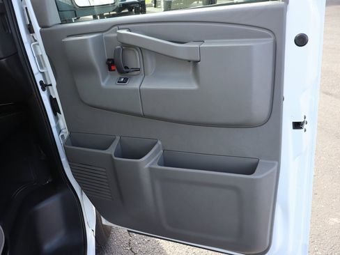 Used 2025 Chevrolet Express 3500 LS image 21