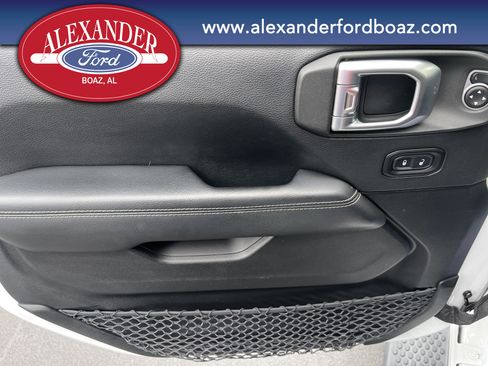 Used 2019 Jeep Wrangler Unlimited Sahara w/ Safety Group image 12