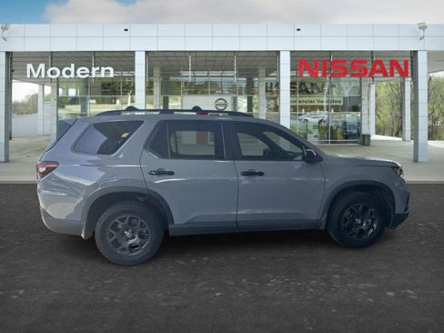 Used 2024 Honda Pilot TrailSport image 6