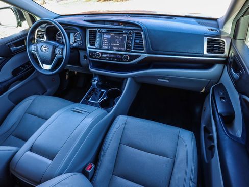 Used 2016 Toyota Highlander Limited image 35