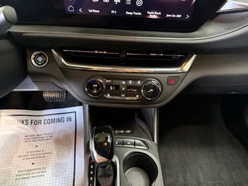 Used 2025 Buick Envista Preferred w/ Convenience I Package FWD image 25