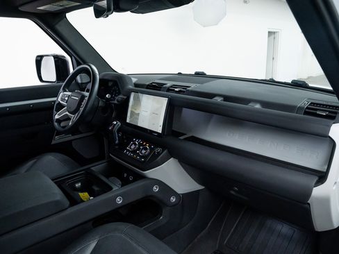 Used 2023 Land Rover Defender 130 X-Dynamic SE image 26