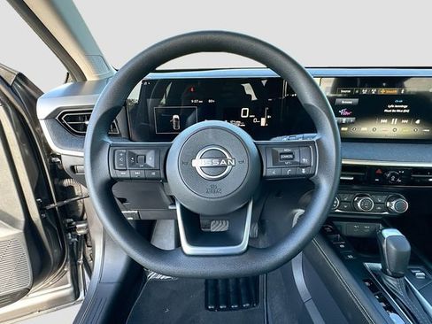 Used 2025 Nissan Kicks SV w/ SV Premium Package image 10