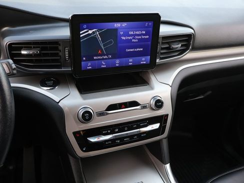 Certified 2022 Ford Explorer XLT w/ Equipment Group 202A image 31