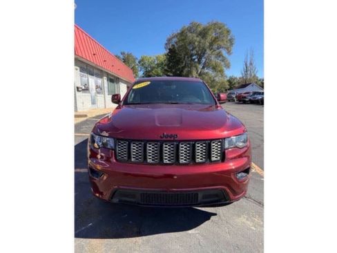 Used 2020 Jeep Grand Cherokee Altitude image 4