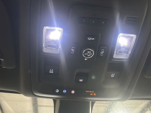 Used 2022 GMC Yukon XL SLT w/ SLT Premium Package AWD/4WD image 26