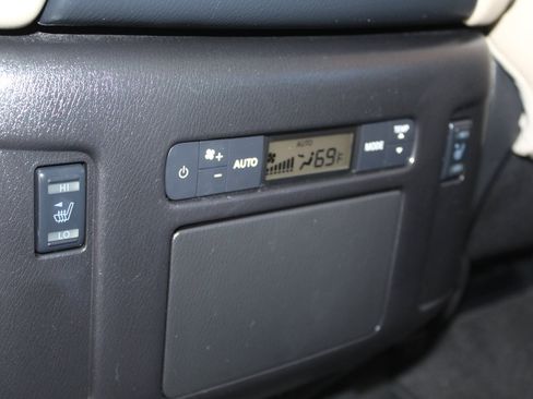 Used 2023 Nissan Armada Platinum w/ Captain's Chairs Package RWD image 33