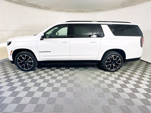 Used 2025 Chevrolet Suburban RST w/ Comfort Package RWD image 6