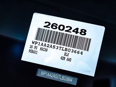 Certified 2026 Porsche Macan AWD/4WD image 31